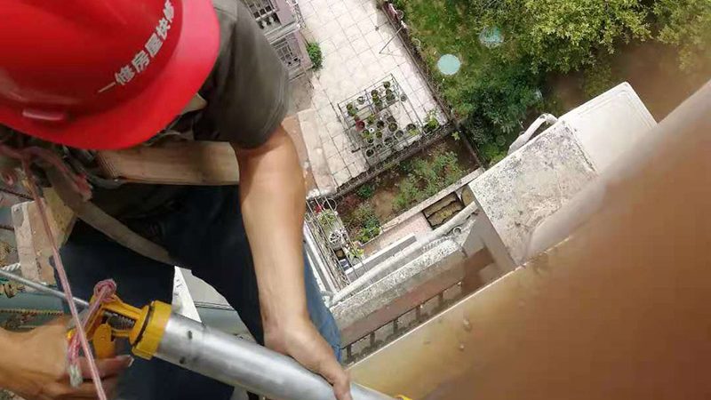 水池防水用丙烯酸还是聚氨酯？揭秘两种材料的适用场景与优缺点
